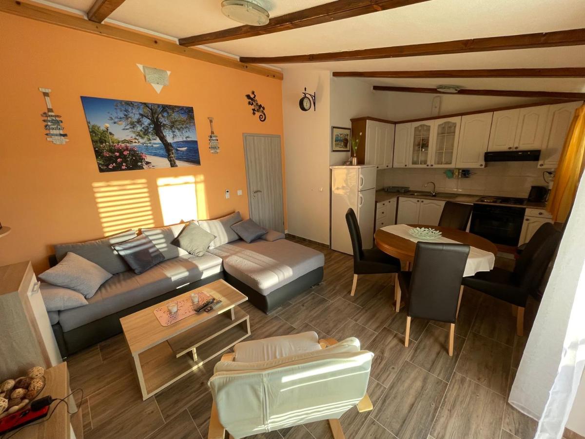 Ferienwohnung Orangerie Kaštela Exterior foto